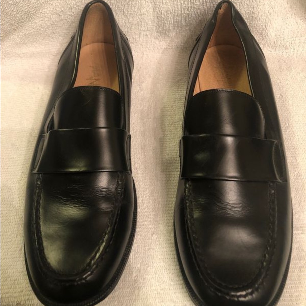 BOYS SIZE 6 GENUINE LEATHER LOAFER